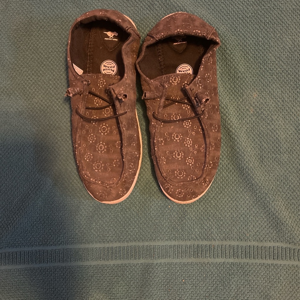 Rocket dog women’s slip ons, like new only tried on inside the house.